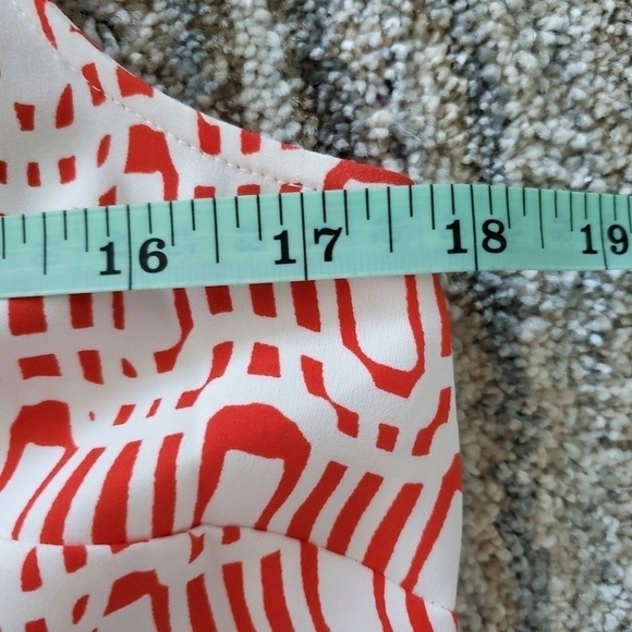 Adrienne Vittadini Beaded neck detail sleveless blouse size small. Good preowned - Picture 5 of 8